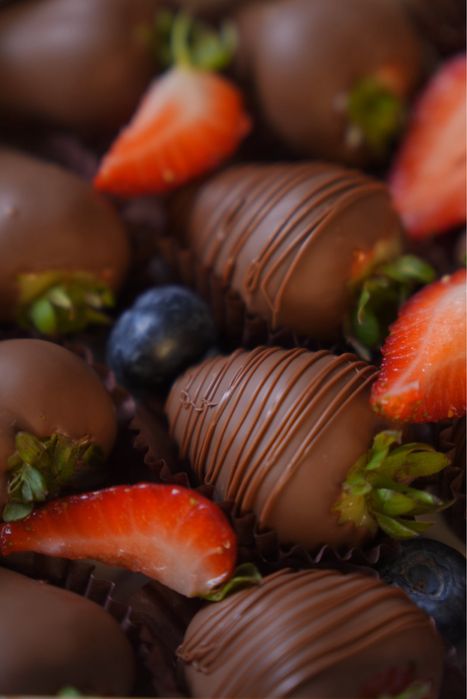 Клубника в шоколаде подарок на 8 марта