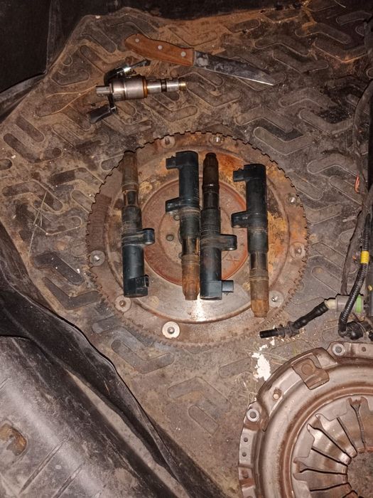 Продам  дроссель  на рено  дастер.