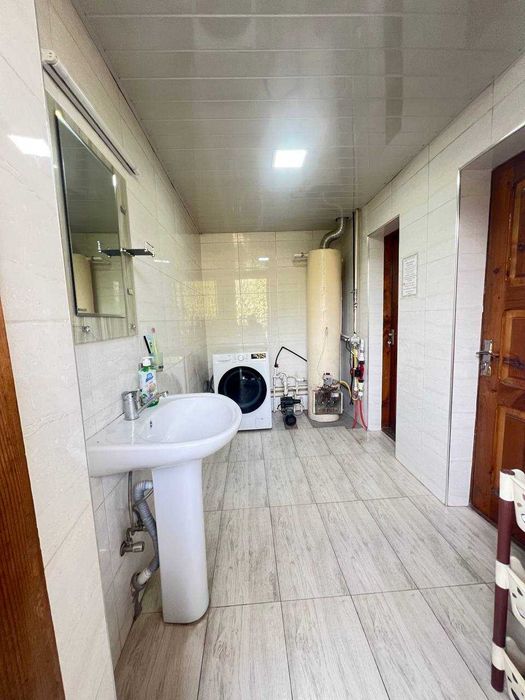 Келесда срочно хамма шароитлари бор тайёр уй сотилади!