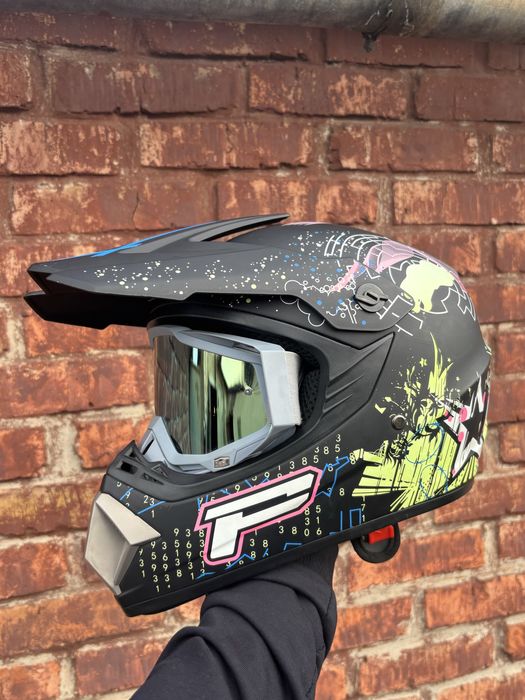 Продам  мотошлем+очки