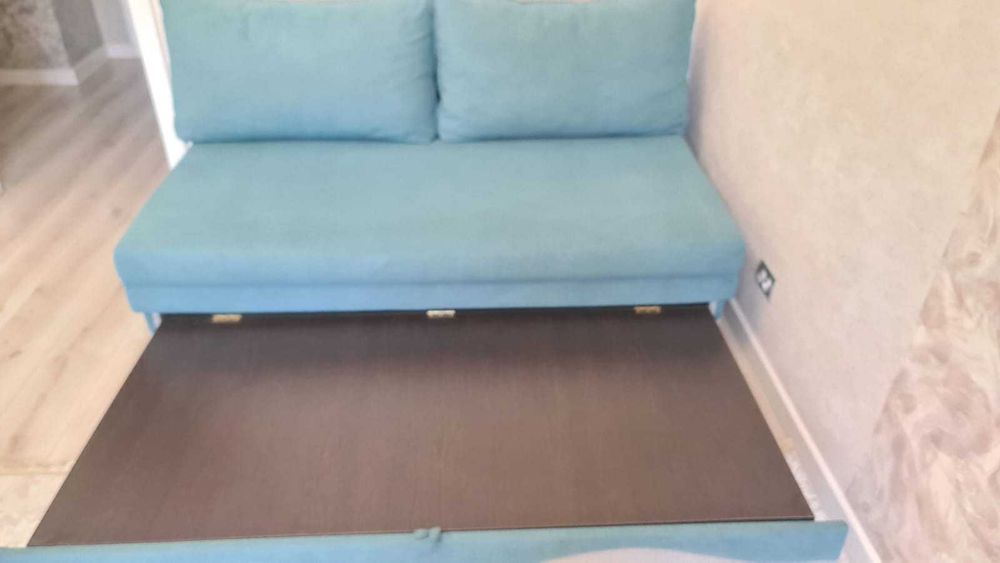 Продается б\у диван в отличном состоянии. Торг уместен.