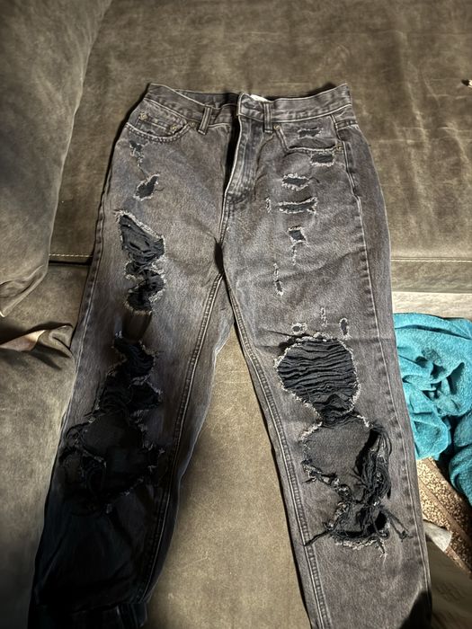 Дънки и кожен клин