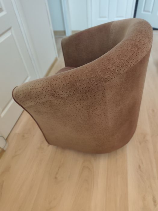 Кресло на колесиках, мягкое