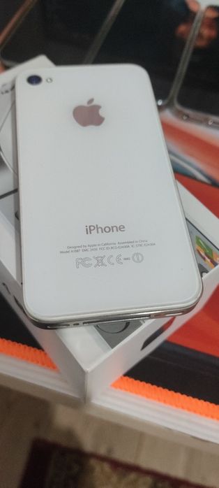 iPhone 4S 32GB iOS 6.1.3 White