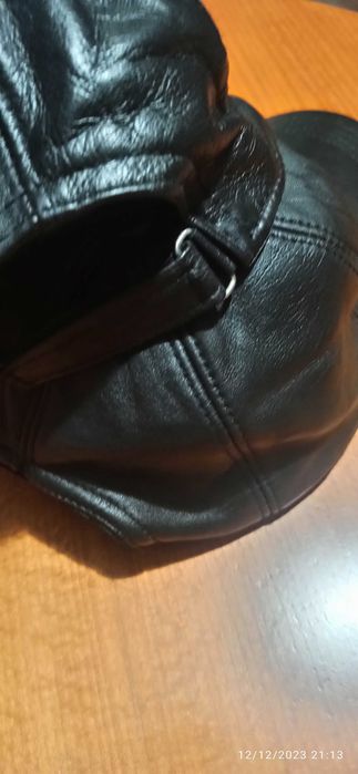 Оригинални спортно-елегантни  шапки от естествена кожа с лого!