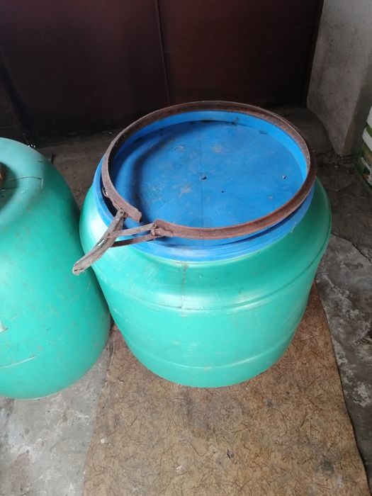 Бидони по 80литра.