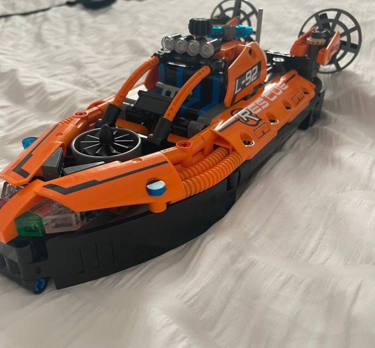 LEGO Technic 42120 hovercraft