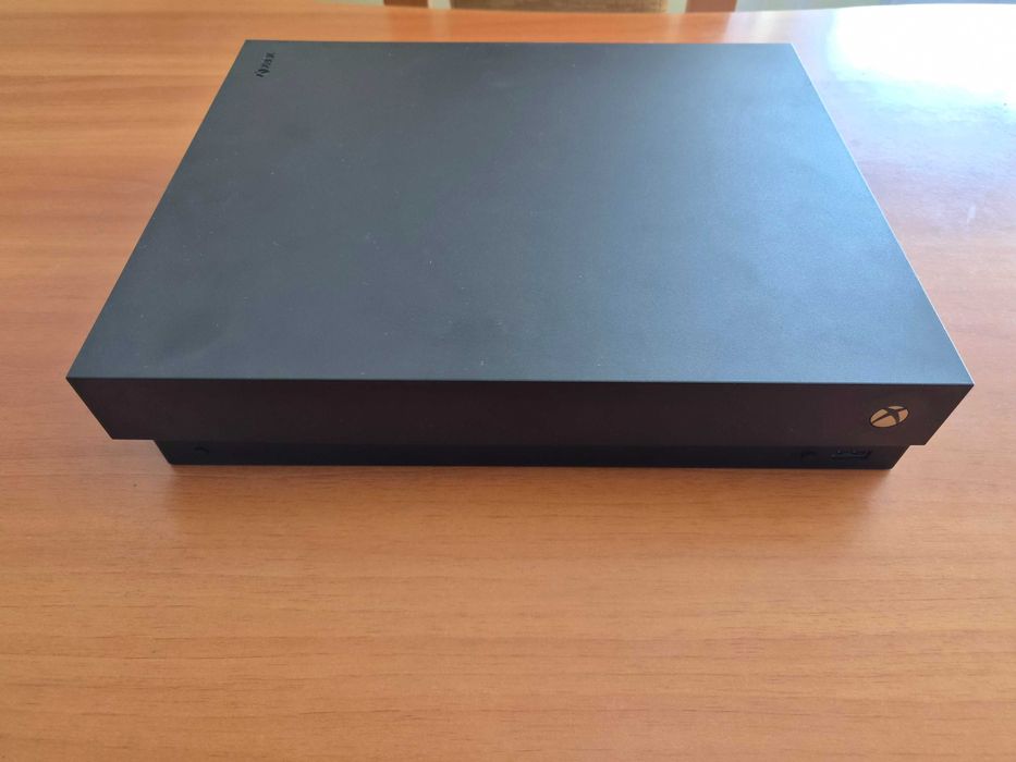 Xbox one X 1TB + jocuri