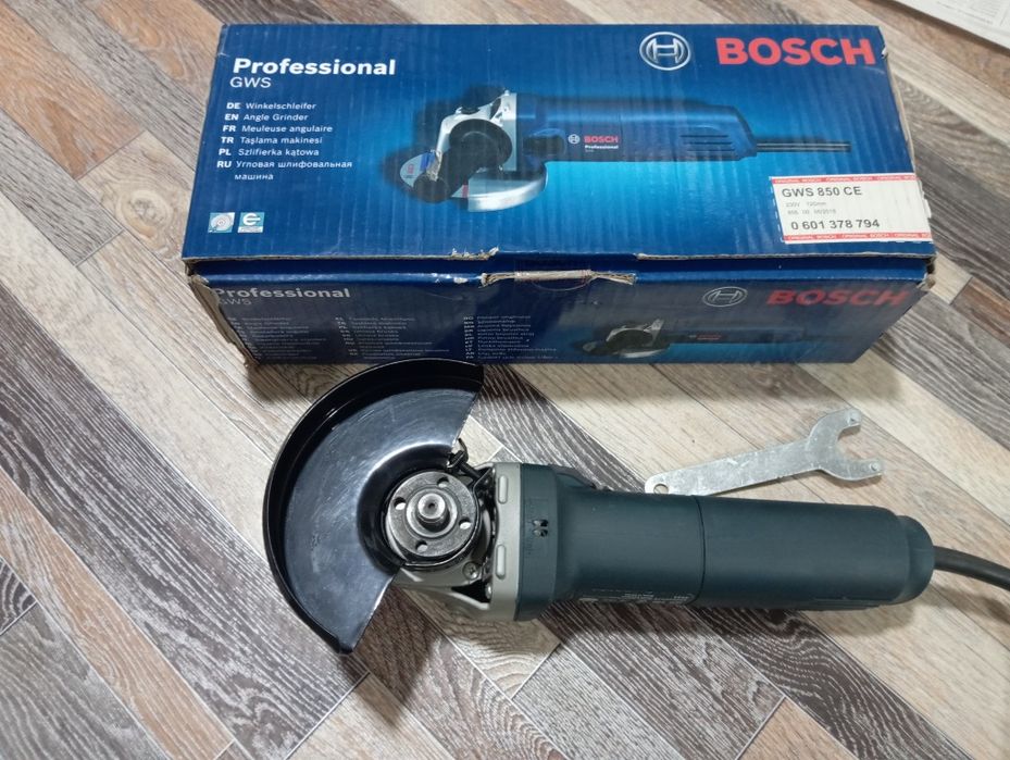 Электрическая болгарка BOSCH