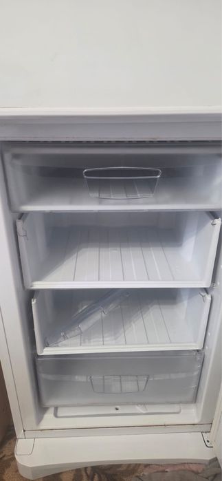 Холодильник Indesit в отличном состоянии