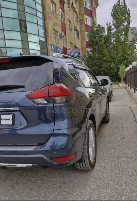 Машина Nissan X-trail