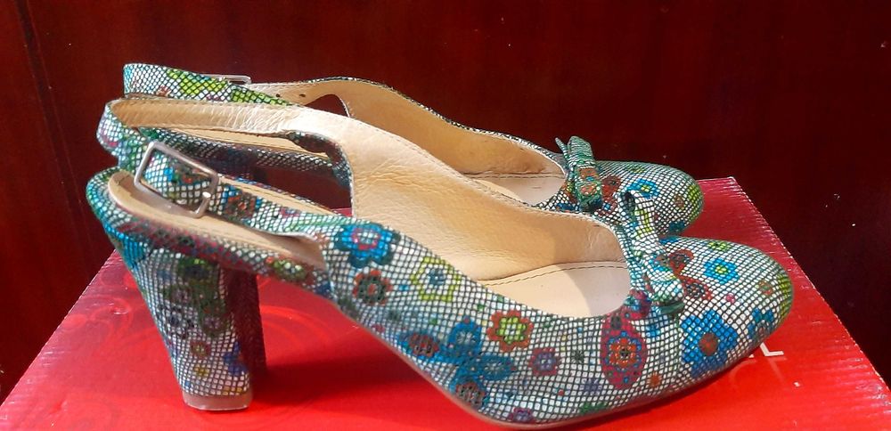 Vand pantofi piele imprimeu floral