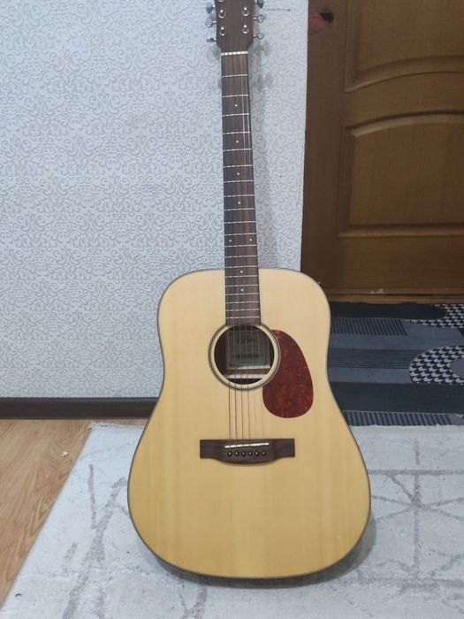 Продам гитару от фирмы Ария