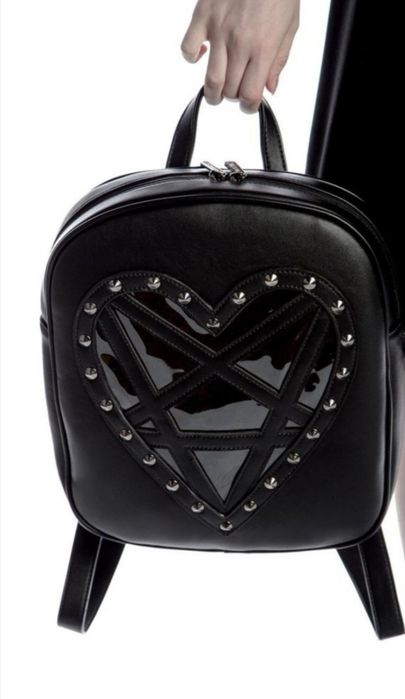 Черна готик раница heartagram