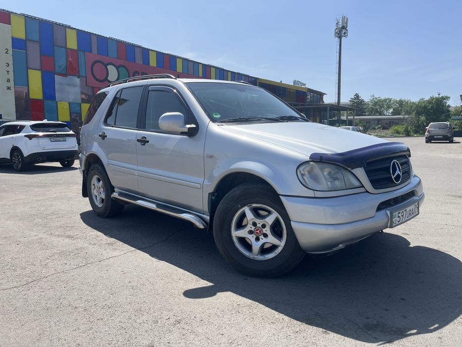 Мерседес ML320 в отличном состояний