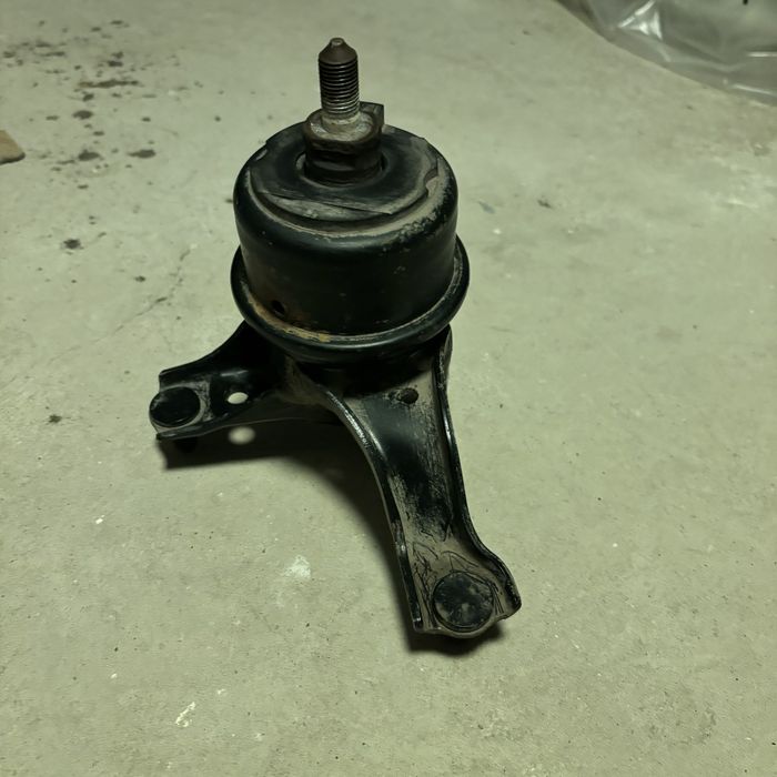 Опора (подушка) двигателя Камри 40