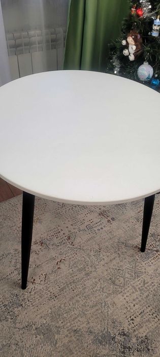 Стол диаметр 80 см, новый