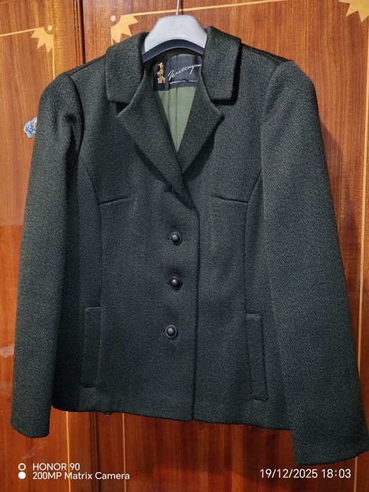 Compleu sacou și fustă, Suedia