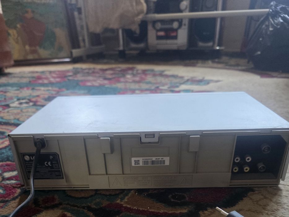 Видео магнитофон LG L418 (VHS)
