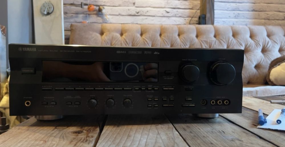 Receiver YAMAHA RX-V795 + boxă centrală și trei sateliți