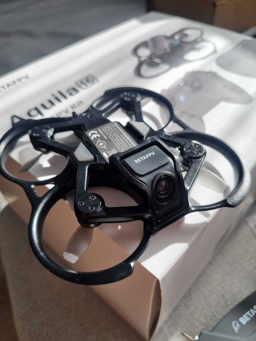 DRONA+Ochelari+Maneta+2 Baterii BETAFPV Aquila16 Super Cadou
