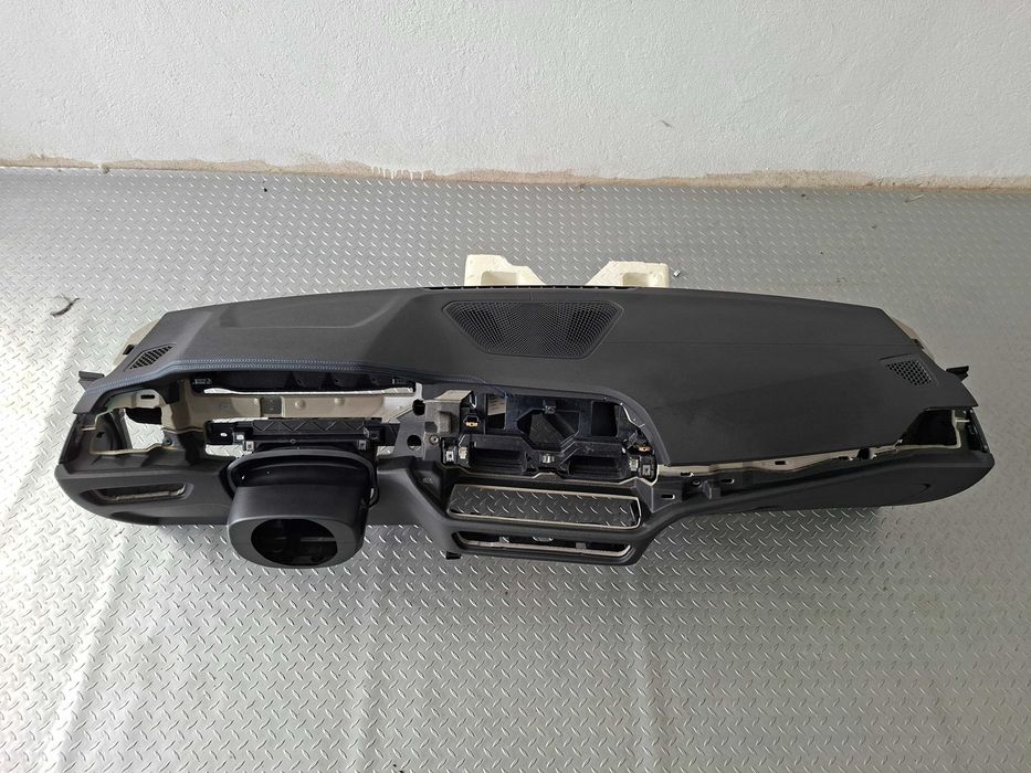 НОВО Оригинално Табло BMW G20 G21 G22 G23 G26 G42 G80 M3 M4 Черно Син Шев без HUD