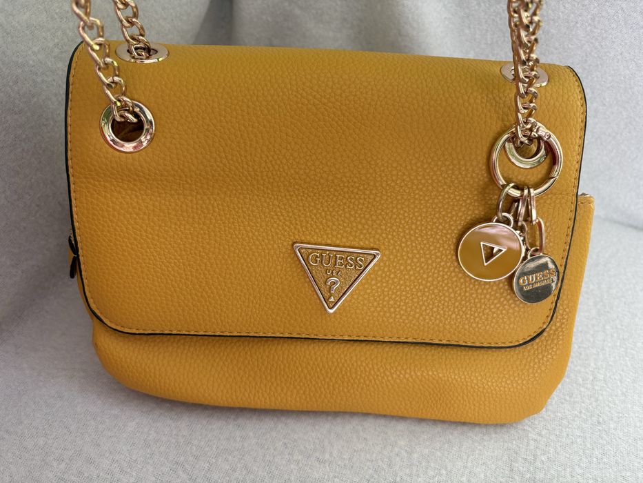 Дамска чанта Guess