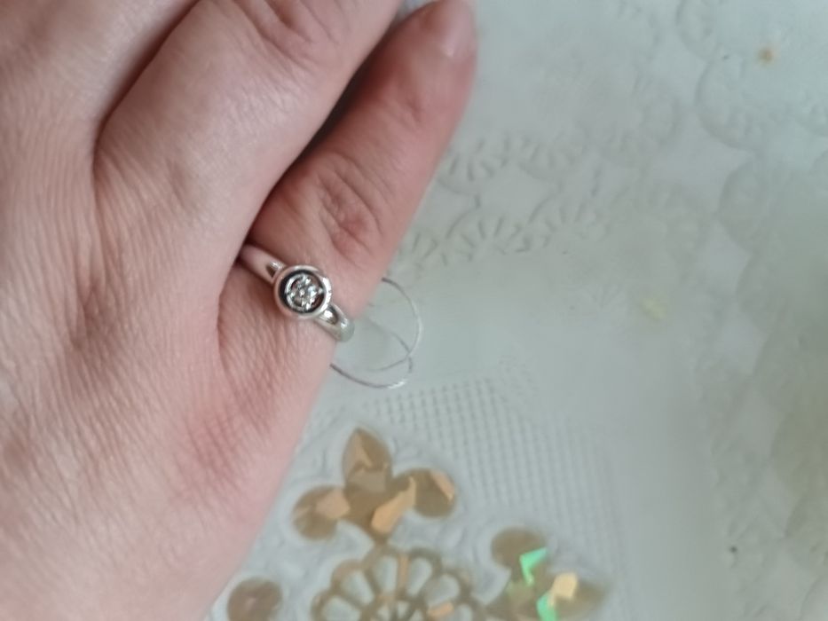 Кольцо с бриллиантом белое золото