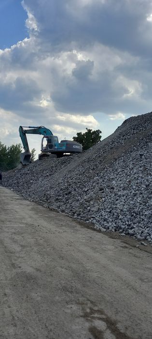 Inchiriez buldoexcavator, miniexcavator, Bobcat, cilindru compactor