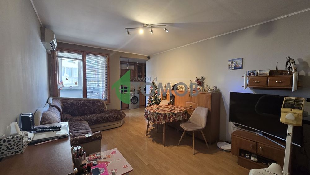 Просторен тристаен апартамент в района на Центъра