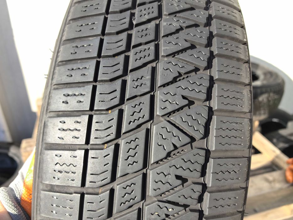 215/70/16 Кумхо ДОТ 2023 г - Със забележка !