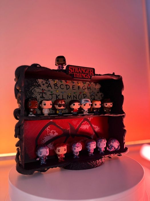 Suport/etajera figurine Stranger Things kinder will funko