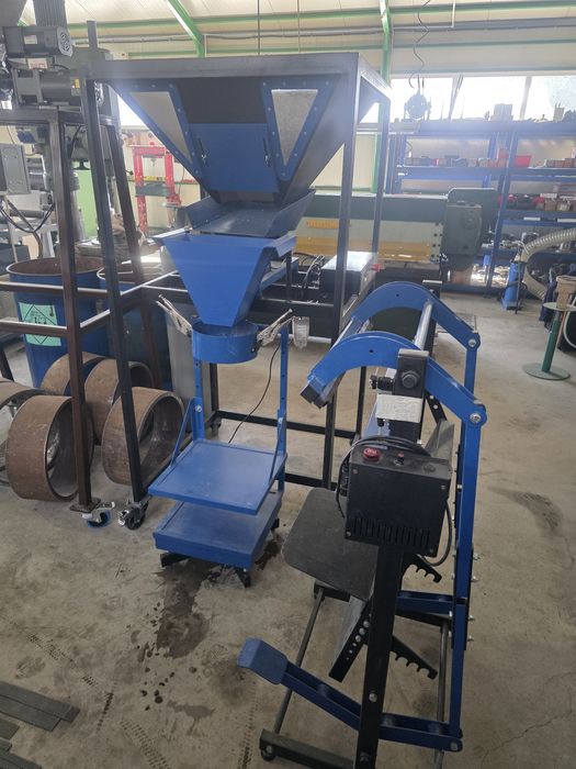 Linie cîntarit si lipit presă peleti .