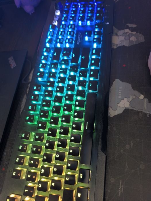 ROCCAT Vulcan PRO Геймърска механична клавиатура с Titan Red Linear sw