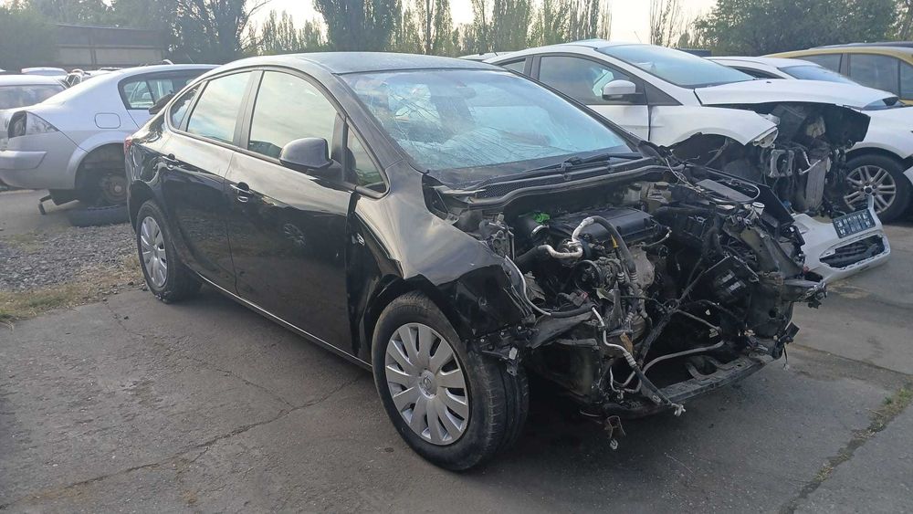 Dezmembrez Opel Astra J 1.6 Benzina Din 2018 - B16XER