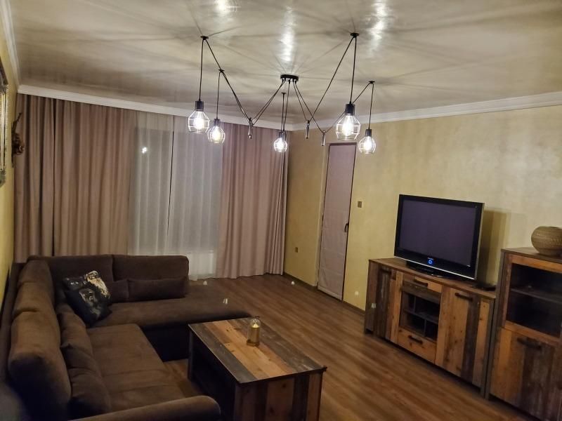 Дава се под наем Двустаен апартамент в София, Изгрев - 85 кв.м за 990 € - Снимка #1