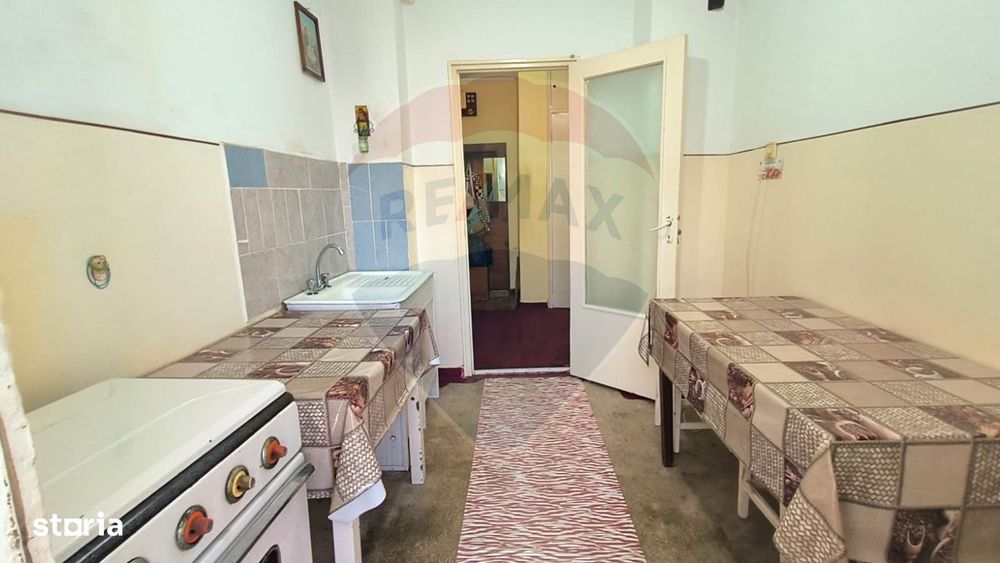 Apartament cu 3 camere de vânzare, decomandat Micro 17- Galați