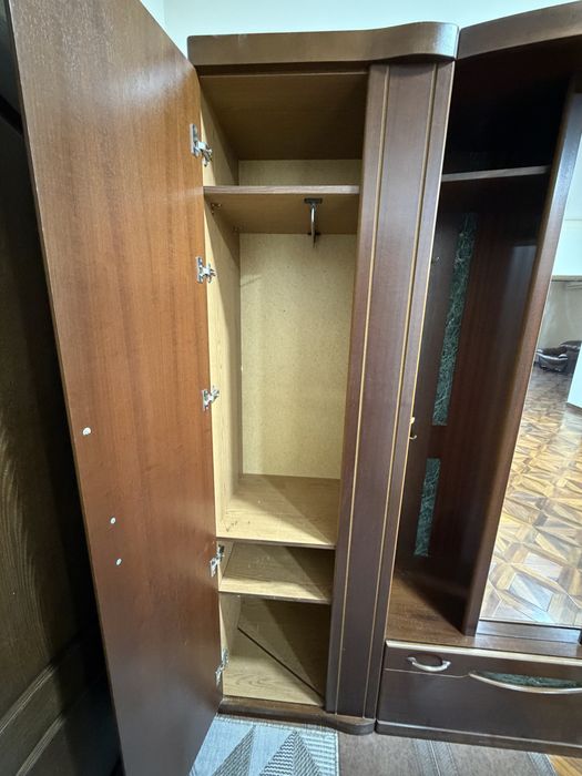 продаю прихожий шкаф
