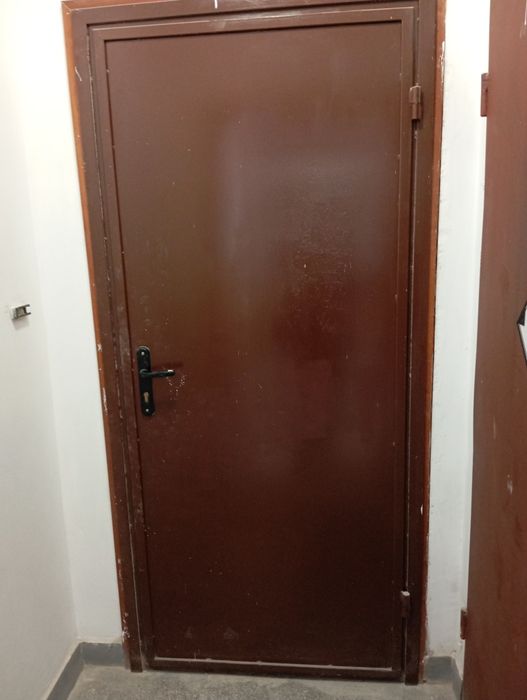 Метална входна врата