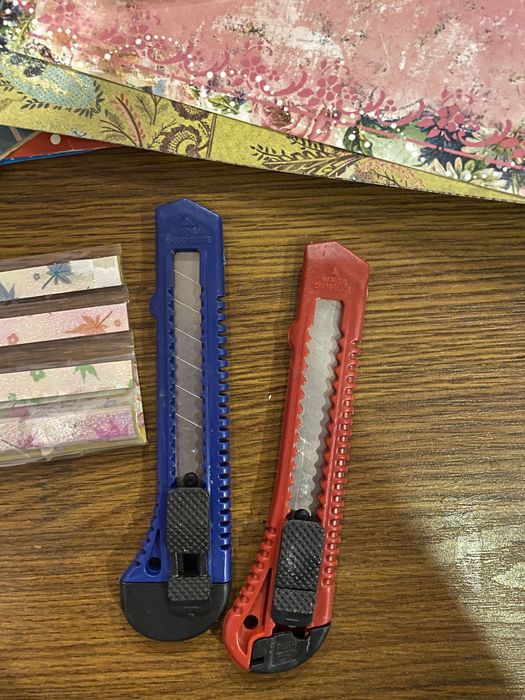 Большая коробка с принадлежностями для скрапбукинга,канцелярия,дырокол