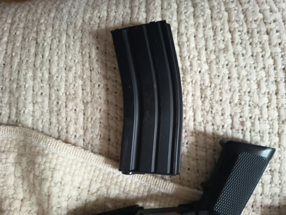 Vând arme airsoft defecte