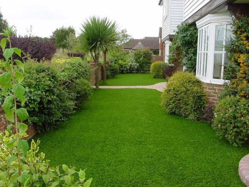 Искусственный газон.