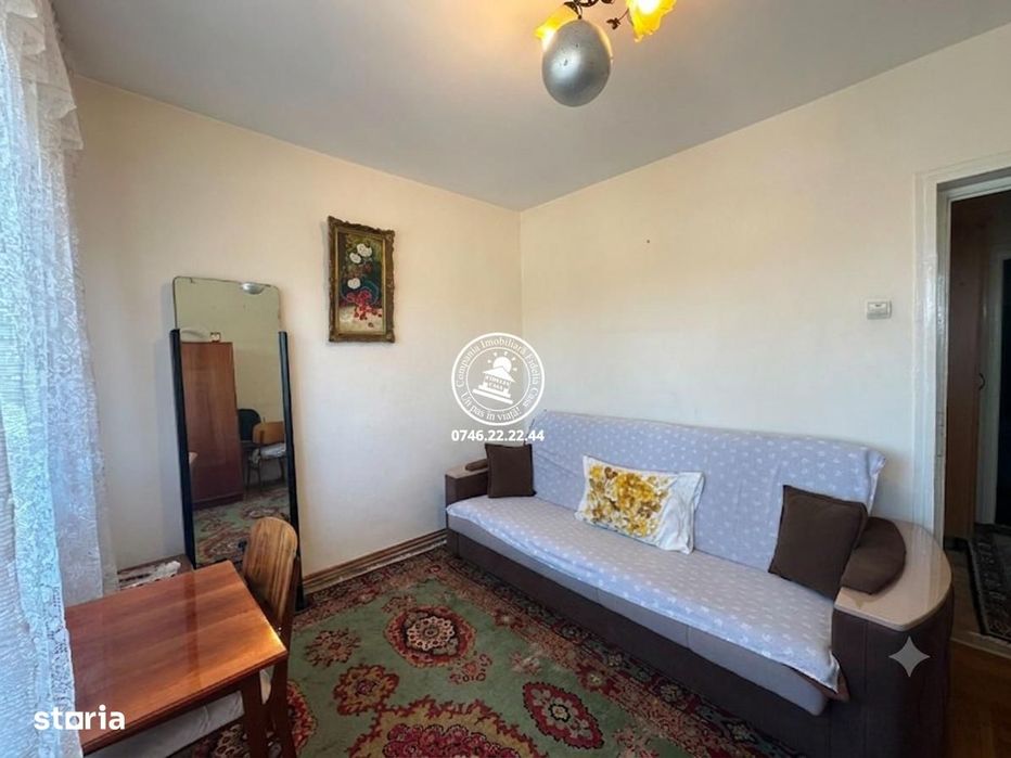 Apartamen 3 camere de vanzare, semidecomandat, etaj intermediar - Podu