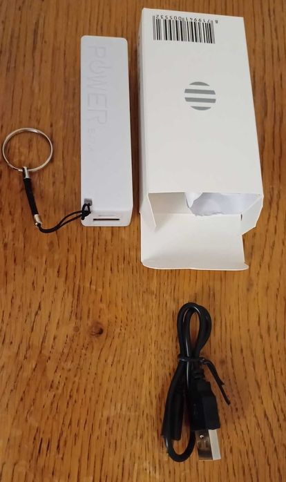 Baterie externa slim capacitate 2200 mAh si breloc, NOU, NOUA