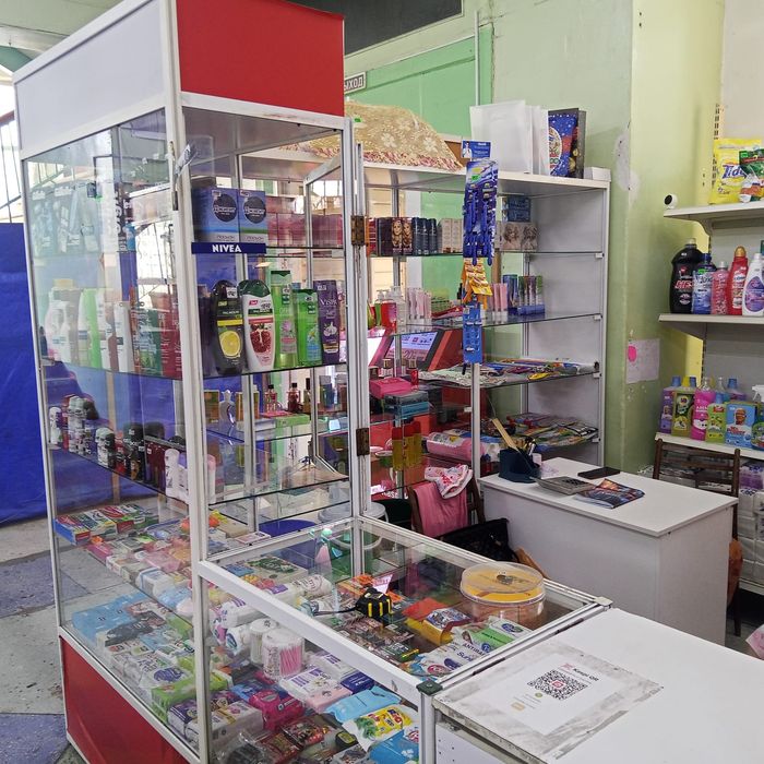 Продаём витрины в магазине "Уют"