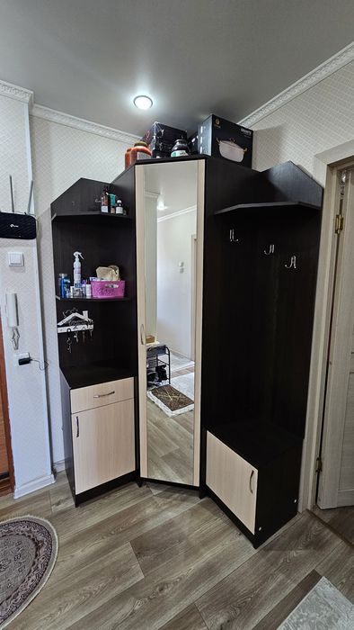 Продам угловой шкаф в прихожую !!!