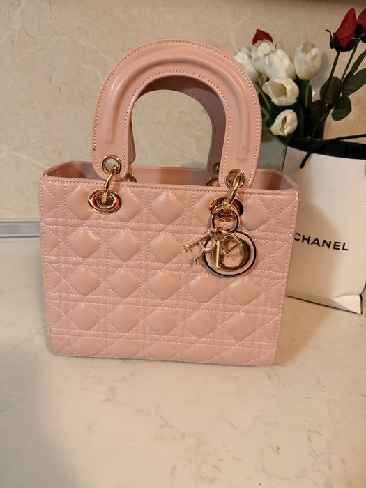 Дамска чанта Lady Dior пудра среден размер