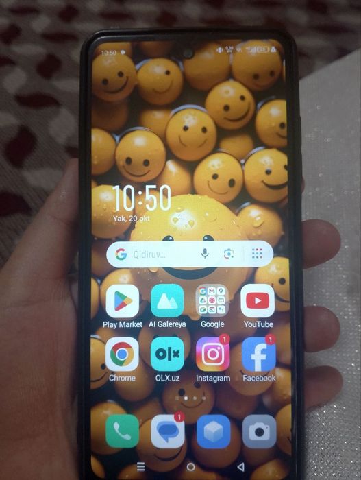 Infinix smat 8 xolati yaxshi karopkasi bor