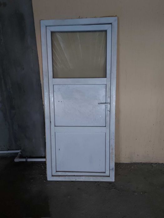 Продам дверь пластиковую, б/у