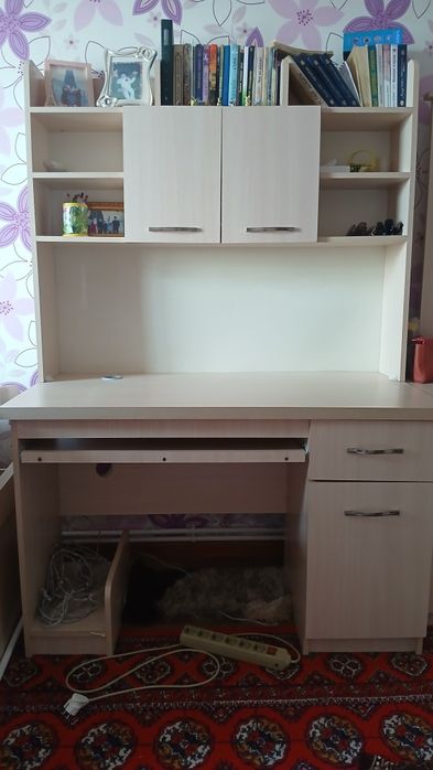 Продаётся комплект мебели.